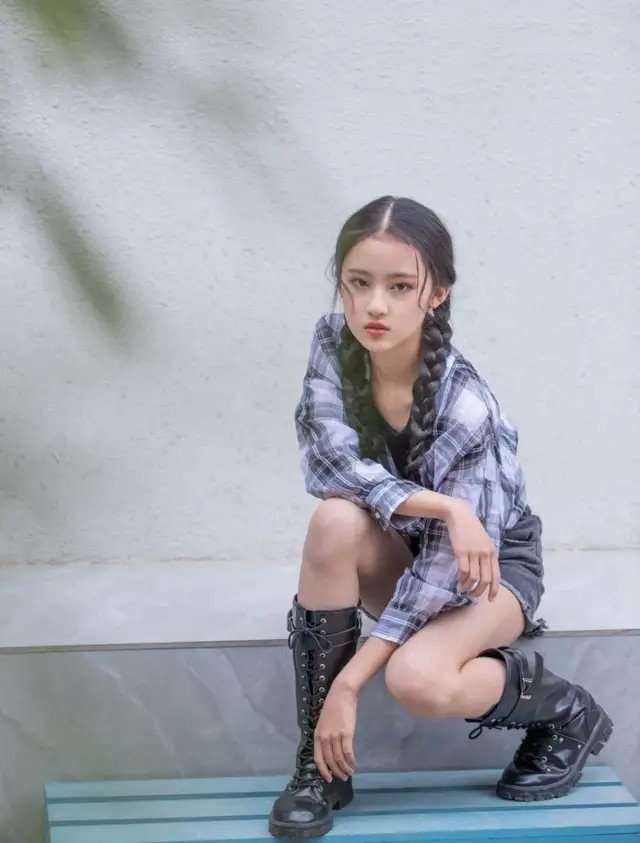 新《天龙八部"天山童姥"扮演者张婉儿,三岁开始出道演戏,素颜被称是