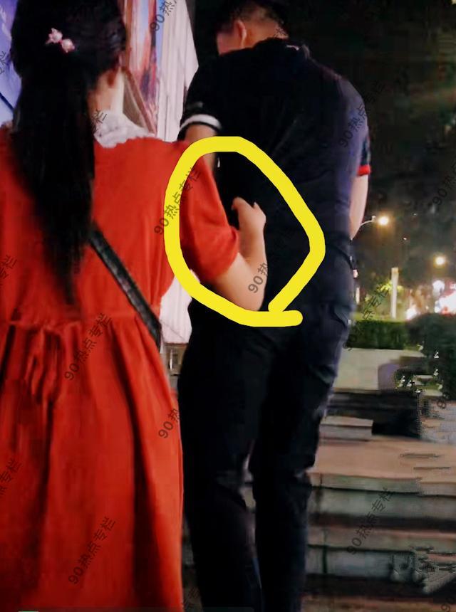 重庆"红裙女生",看见陌生帅哥不放手,拉着衣角走了500米