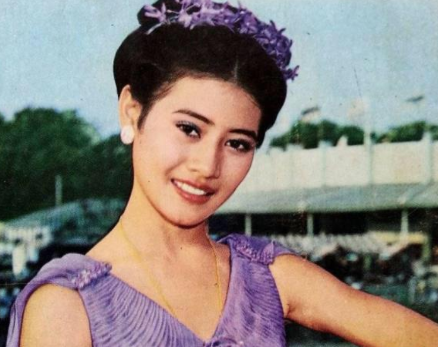 但是被偏爱的总是有恃无恐,余娃希达作为王妃,竟然与空军元帅有染.