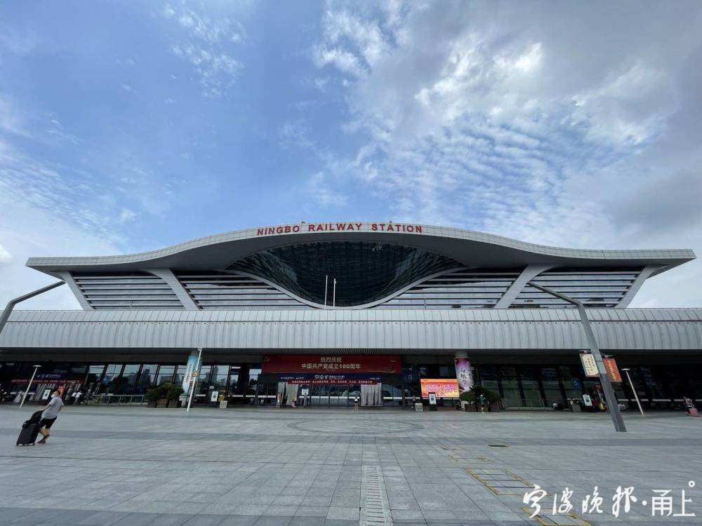 今天8点30分起进入宁波火车站南北进站大厅需要验码测温