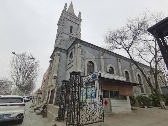 淄博火车站旁矗立百年仍坚如磐石的老教堂,你知道它的故事吗