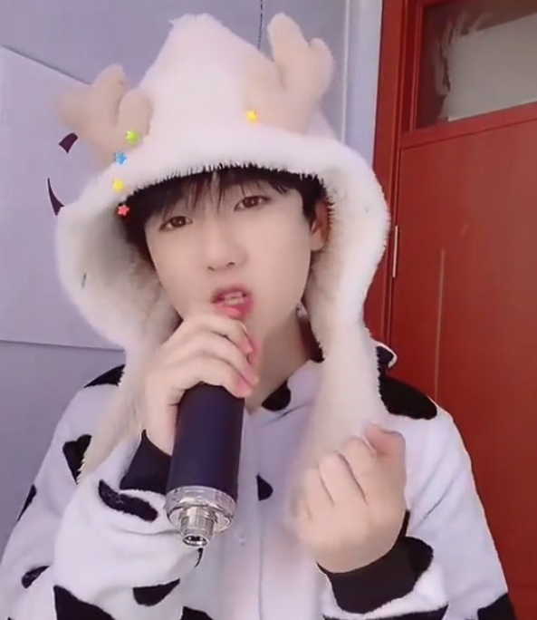 素颜照被疯传,网友:多少还像个男人|素颜照|郭乐乐|风小逸