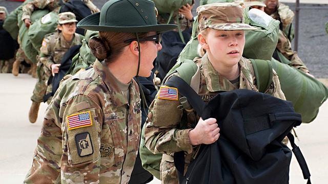 美军征兵,更像是一种"营销":加入我们,发福利给身份