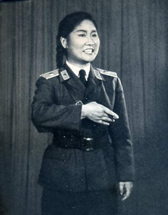又一位老艺术家悄然去世原八一厂演员王心刚好友演雷锋走红却一生低调