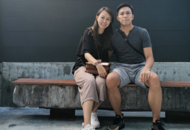 卓依婷罕晒全家福为女儿庆生8岁彤妹像极爸爸一家三口幸福相拥