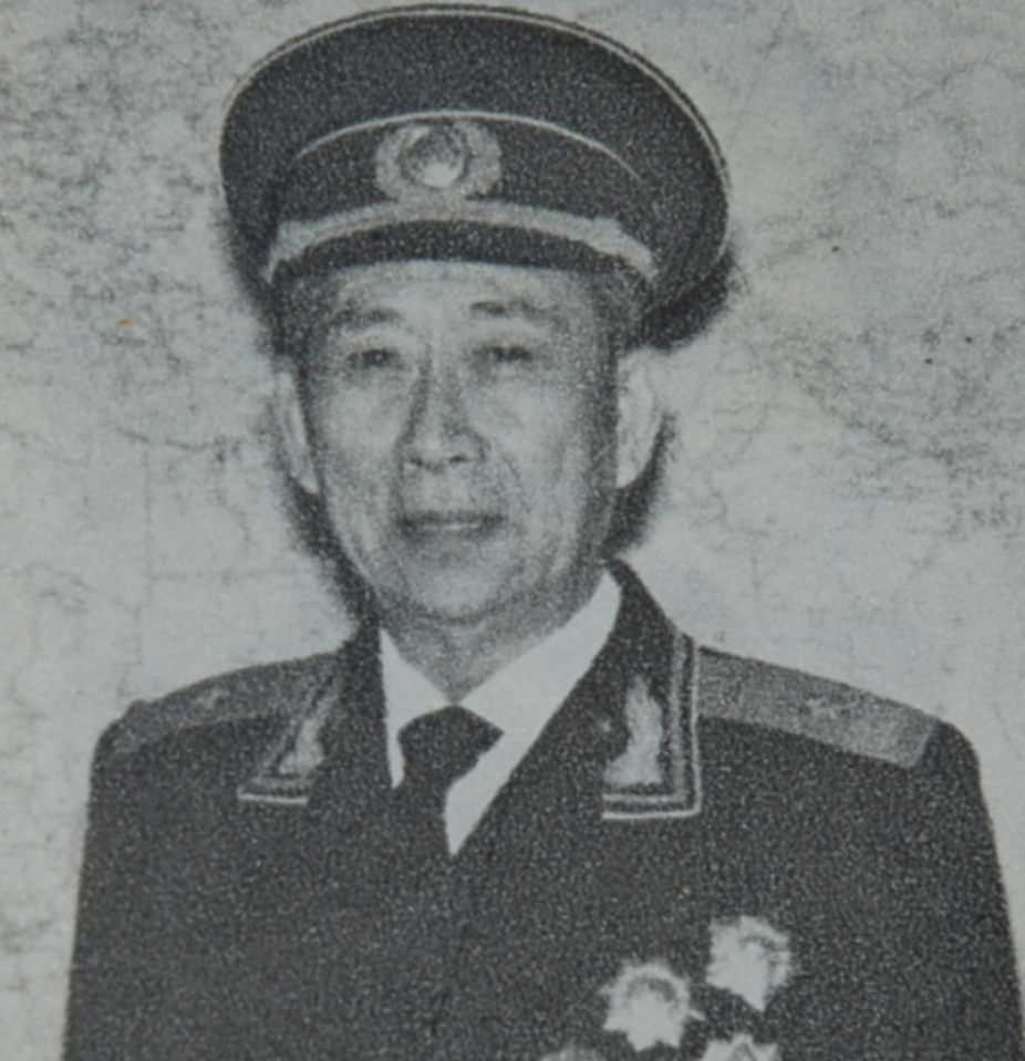 重庆街头一老人常年拉尸,行为引他人嘲讽,却不知他竟是特等功臣_腾讯