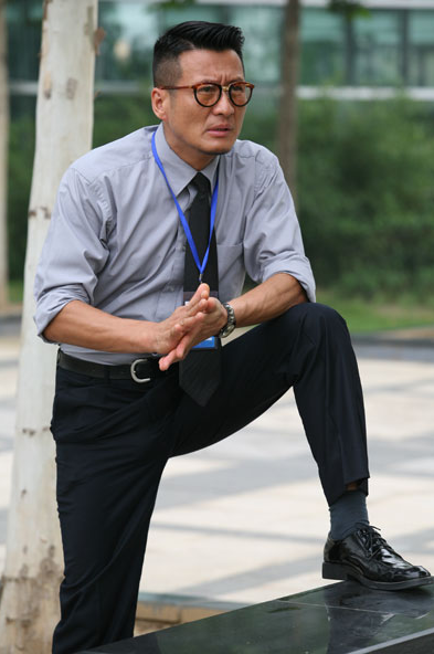 58岁孙兴隐居生活曝光,穿85元地摊t恤,穷酸落魄像流浪汉