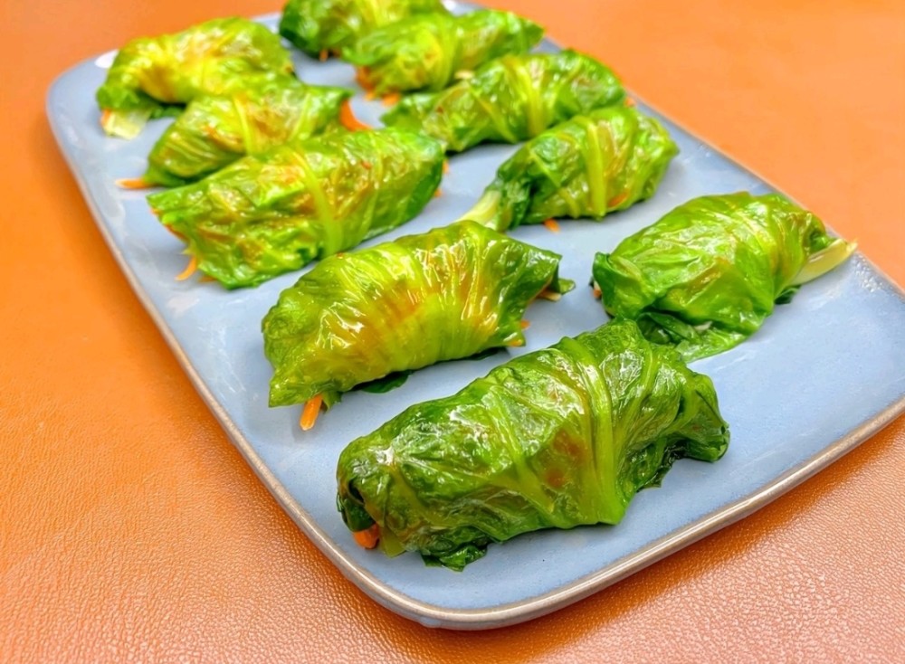 减脂美食西红柿鸡胸肉生菜卷,酸甜可口,是你恢复好身材的小帮手