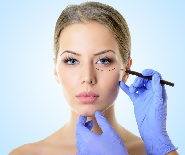 新民快评医美广告不得野豁豁