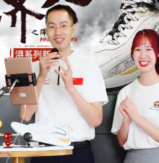 很多国人开始了疯狂的"野性消费",为此,鸿星尔克的董事长也在深夜来到