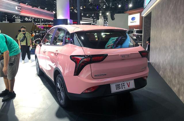 便宜又好看的女性代步车实拍哪吒v魔女版售729万