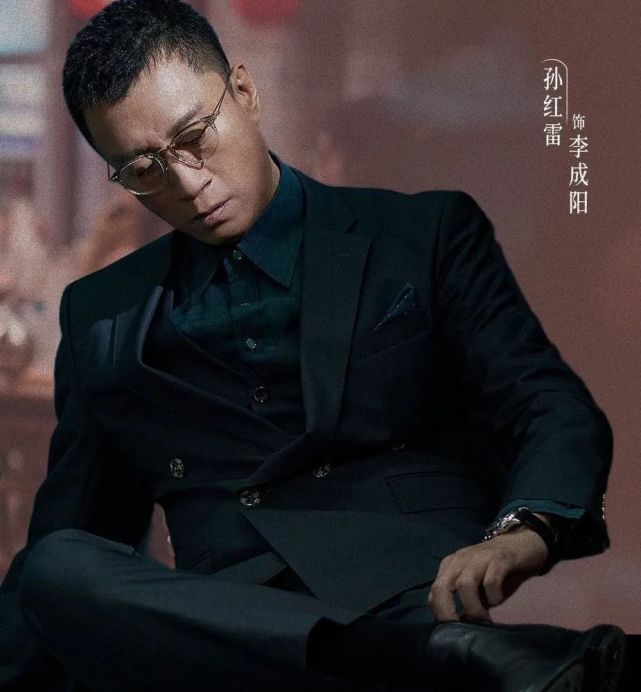 扫黑风暴孙红雷造型盘点:高质量大叔穿搭指南