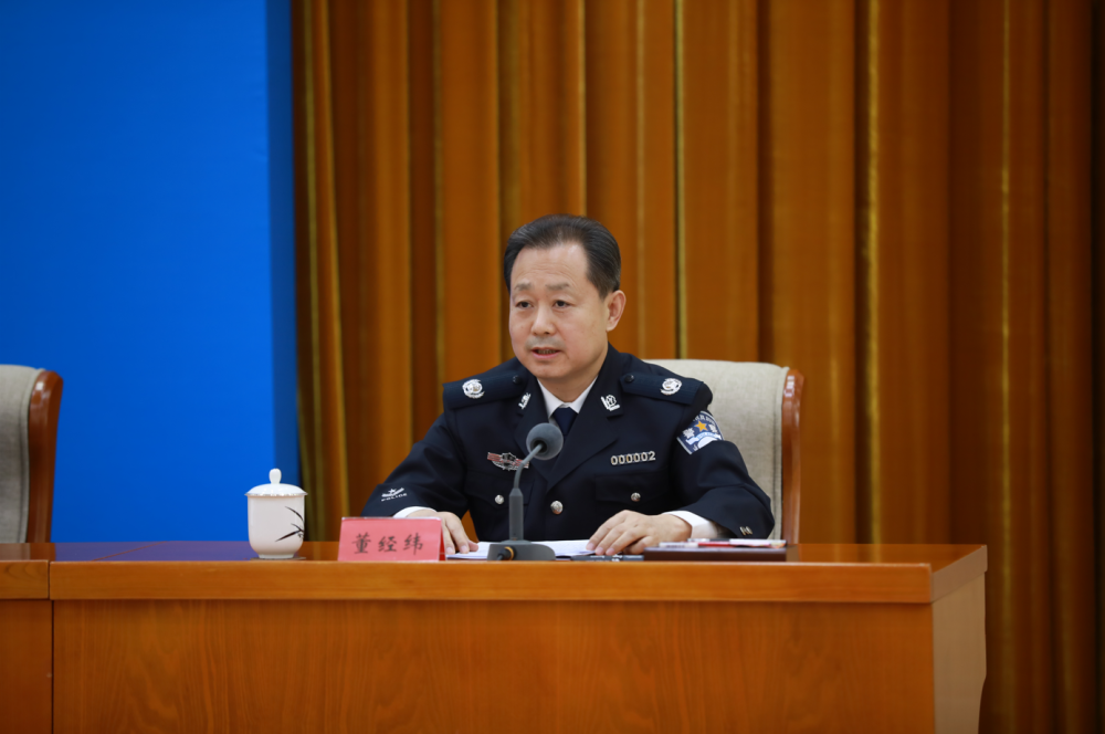 有决心通过强有力手段,敢于斗争,善于斗争,坚决维护国家主权,安全