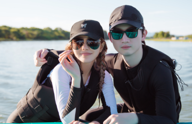 罗昊被拍与女子同回酒店节目中澄清是姐姐周扬青处理太高情商