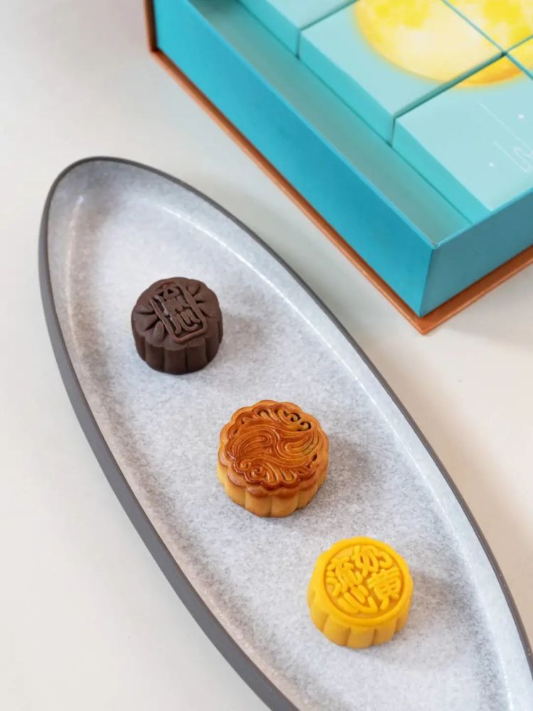 素凯泰今年的月饼礼盒清新时髦,外观非常令人惊艳,用暖亮的橘色搭配