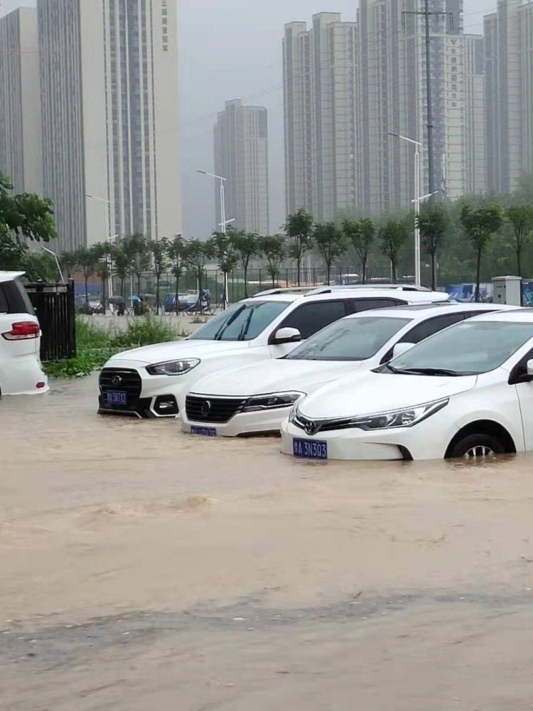 郑州"泡水车"实况,买二手车的注意看黑板