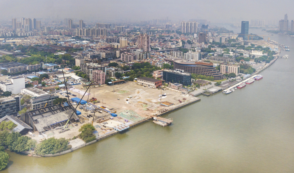 聚龙湾片区位于广州荔湾白鹅潭组团,毗邻白鹅潭商务核心区,该片区是