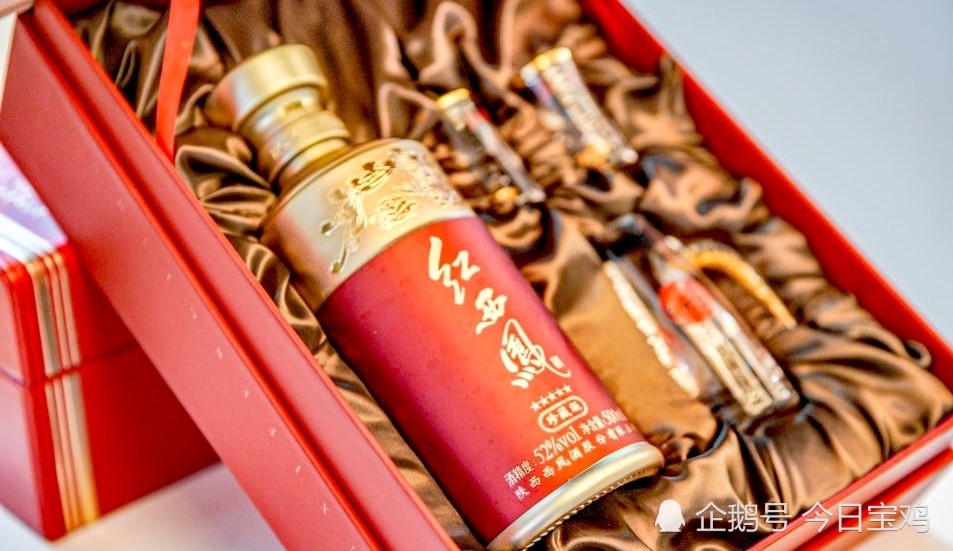 每瓶3980元的"五星红西凤"经过398次升级配方勾调而成