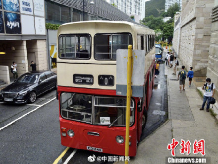 集体回忆香港退役古董珍宝巴士穿梭香港闹市