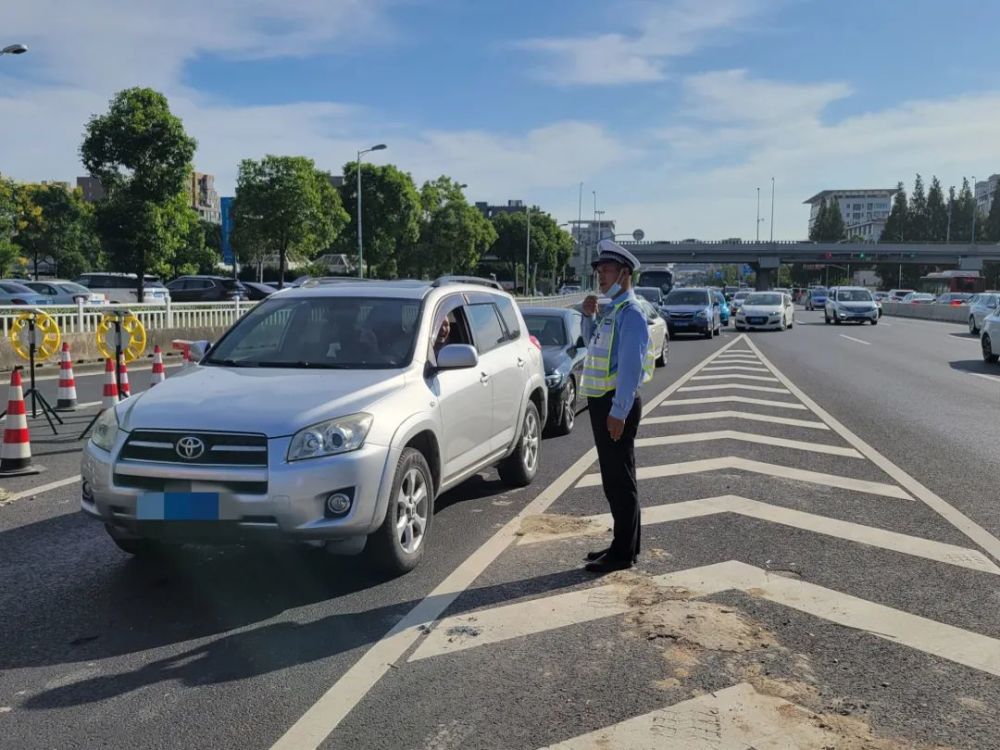 走哪儿都堵!嘉闵高架沪松公路匝道封闭后……