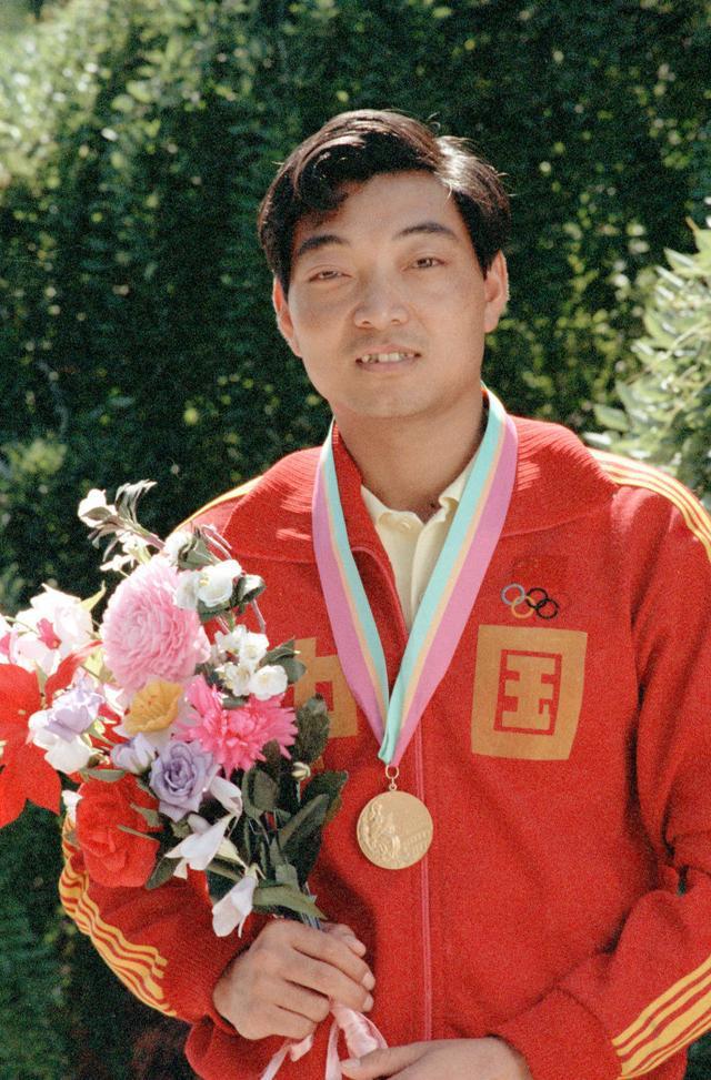 中国奥运金牌第一人为国争光射击之王许海峰的传奇人生