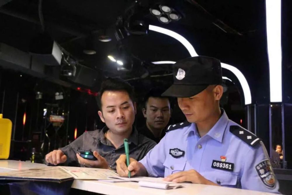 杨旭德昌县公安局治安大队民警全世界每个国家都有警察,而唯一冠名