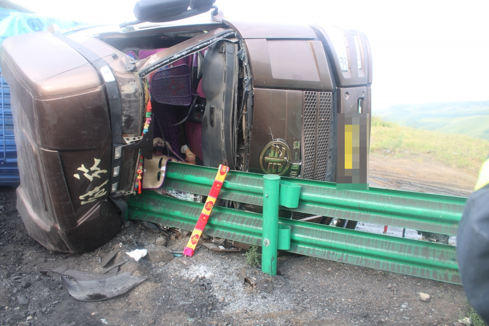 在车上,安全带就是"生命线",长短由您定!