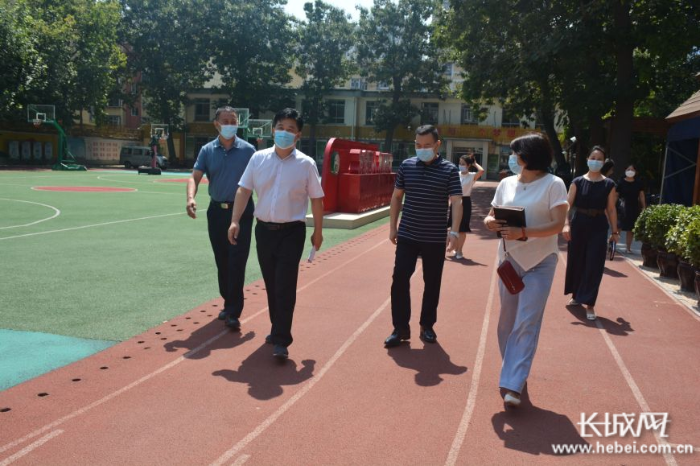 石家庄市育才小学迎接石家庄市防疫抗疫开学检查组