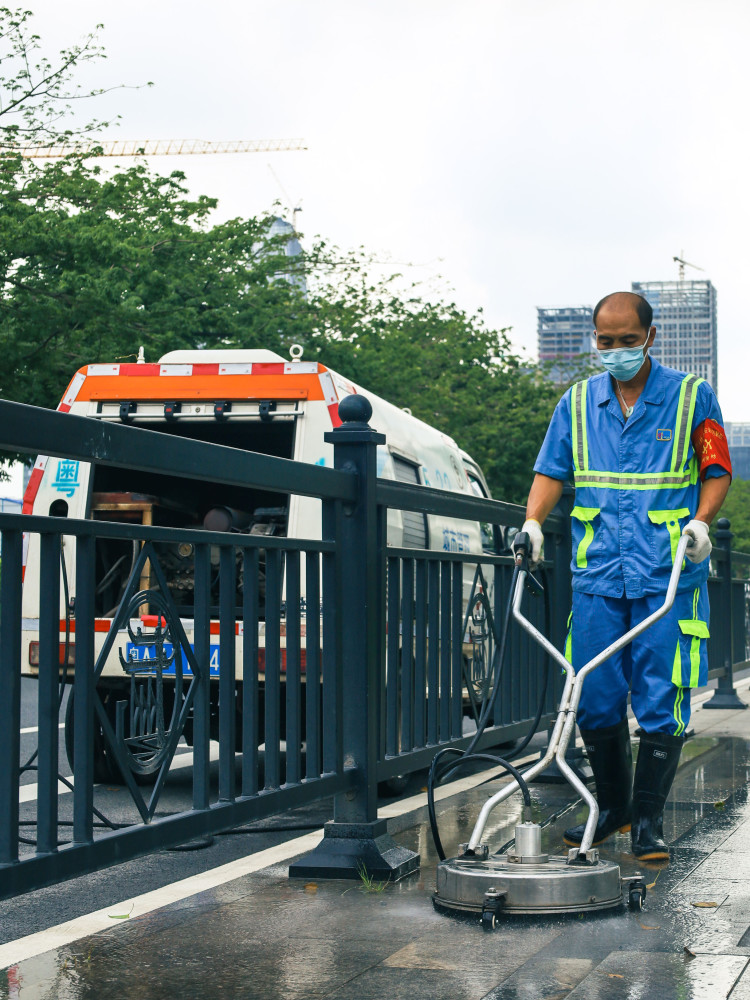 广州海珠有个"机械军团"助力环卫工人_腾讯新闻