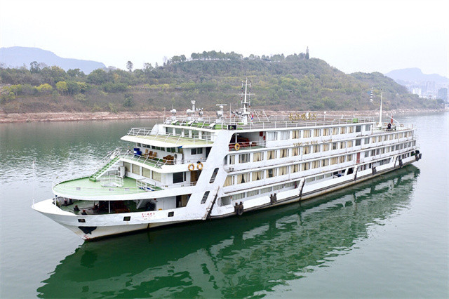 (长江观光5号)因其价格较低(一般不超过1000元/人),旅途用时短(一般为