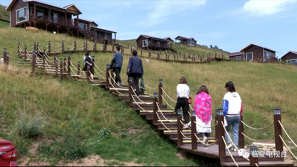 康乐民宿藏山中青山变金山