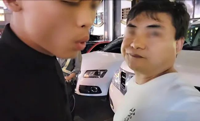 搞直播的走开点,虎牙集梦小胖街头斗殴,用法拉利劳斯莱斯堵车