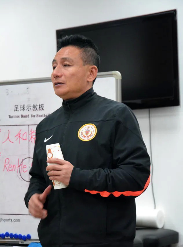 答球迷号称塔希提球王的宫磊真的被提名过世界足球先生吗