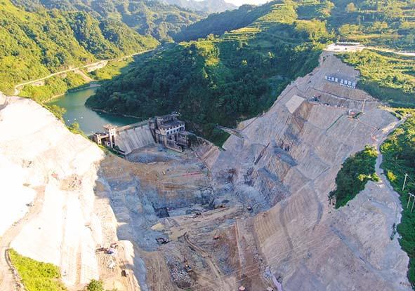 贵州龙头水利工程凤山水库开启大坝浇筑