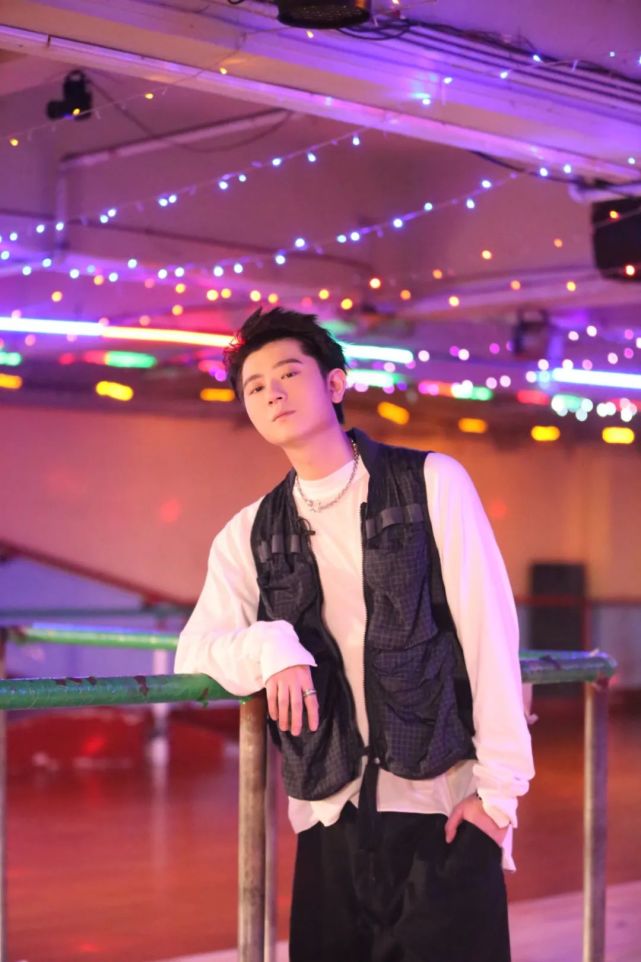 少年说唱企划王以太暖心严厉形象随机切换双面导师上线