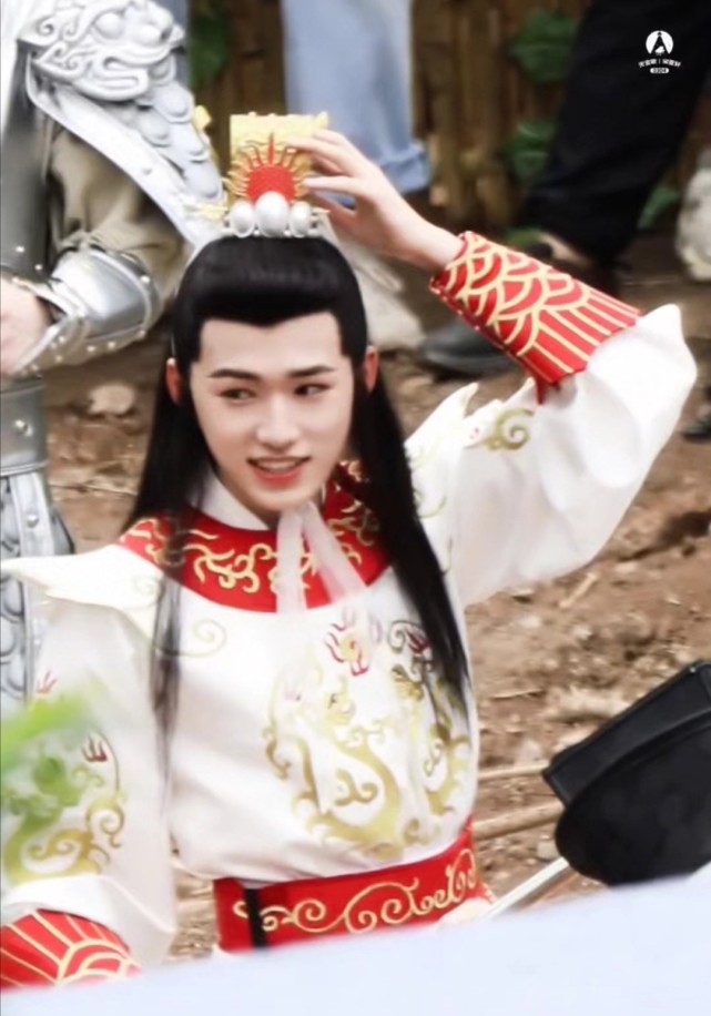 宋亚轩古装造型曝光,翩翩少年温如玉,你期待宋亚轩演戏吗?