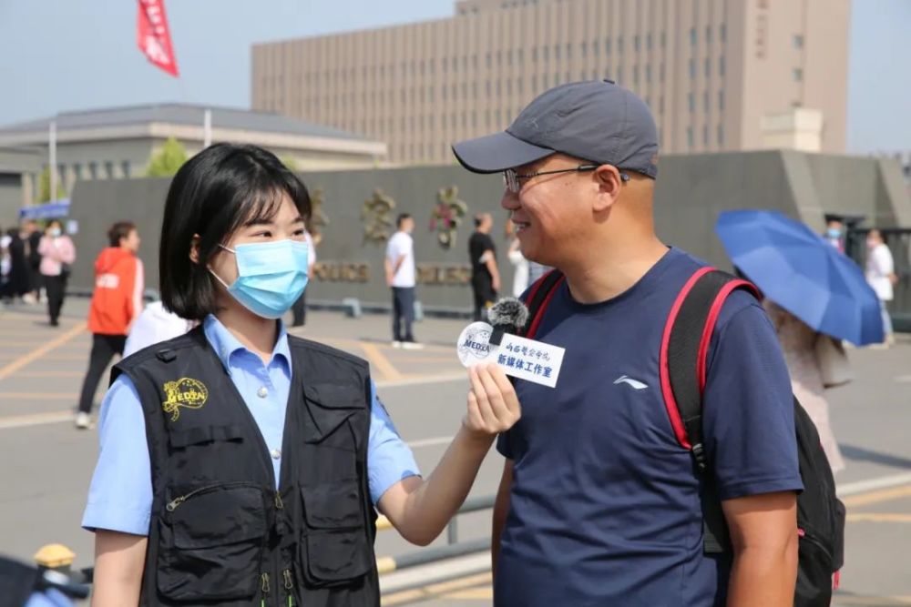 人生最美如初见无悔青春献藏蓝