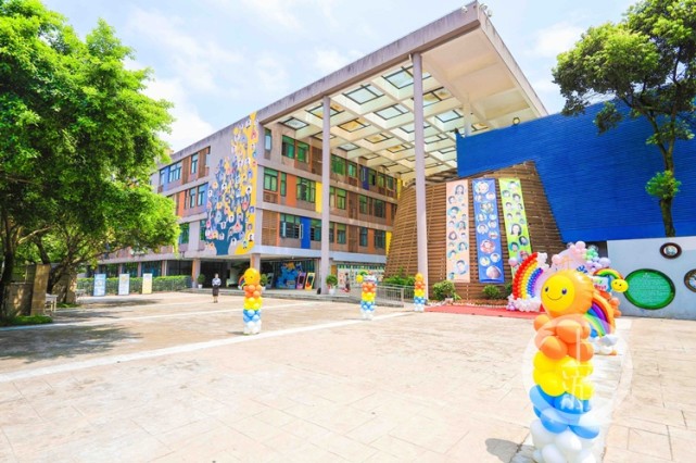 在新学年即将开启之际,8月30日下午,重庆市巴蜀蓝湖郡小学举行了一场