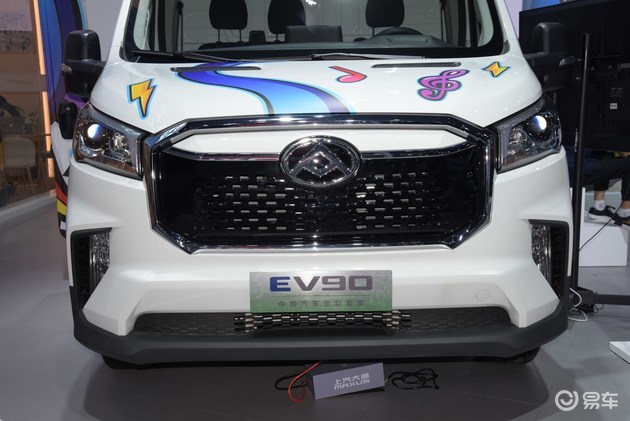 2021成都車展移動舞臺實拍大通ev90樂隊車