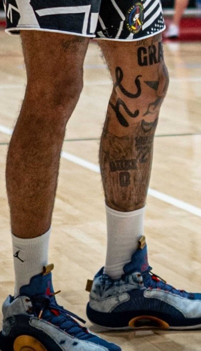 致敬科比塔图姆左膝新增一处文身黑曼巴蜷缩成24样式