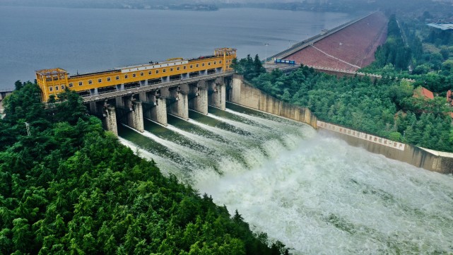 白龟山,孤石滩,燕山,鸭河口,陆浑,盘石头,赵湾8座大型水库和九龙角