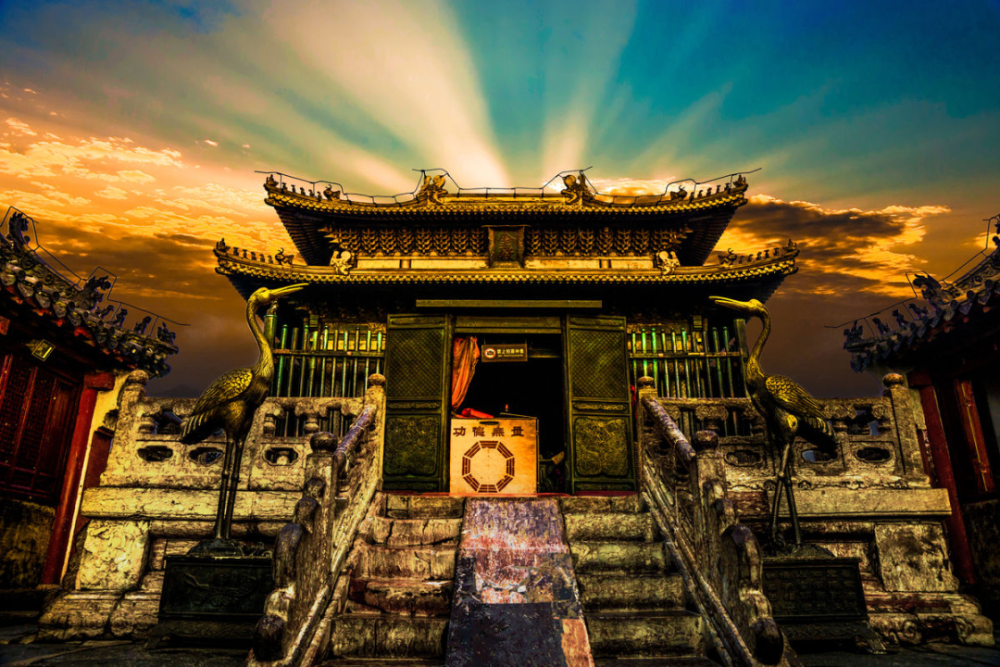 武当山金顶长明灯六百年从未熄灭至今无人破解