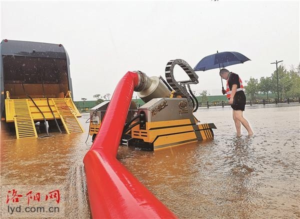 防汛利器"龙吸水"上岗 每小时排水1000立方米