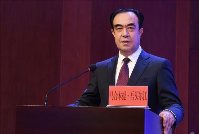 下面,请和田地区行署副专员马合木提·吾买尔江介绍和田经济社会发展