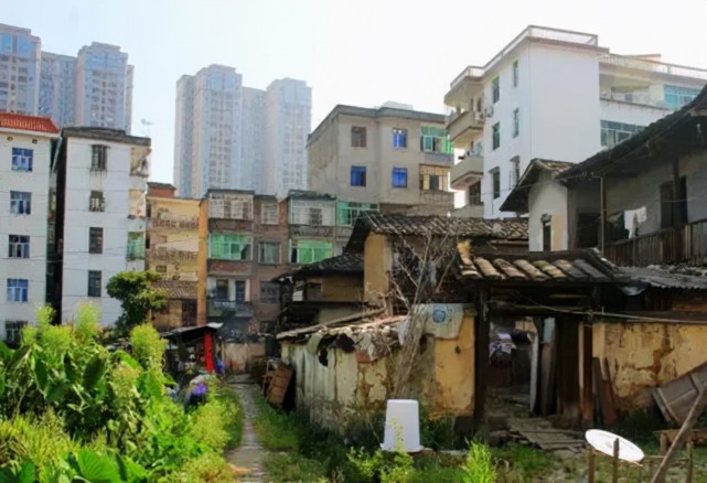 楊培清和妻子劉某與女兒一同居住在雲南省昆明市盤龍區的白龍寺村