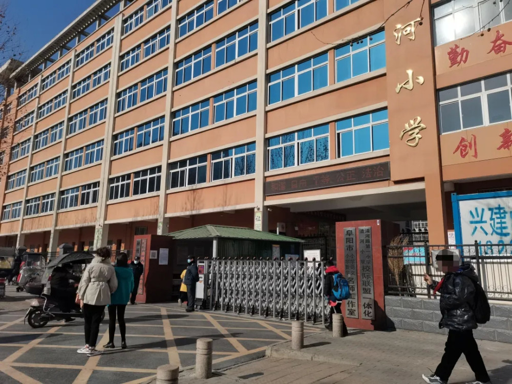 该小区区位优势突出,尤其是拥有清河小学和十五中的优质双学区教育