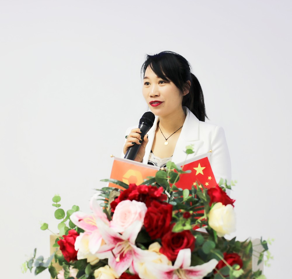 元小倾:每一个心怀大志的女性,都不会坐等幸运的降临!