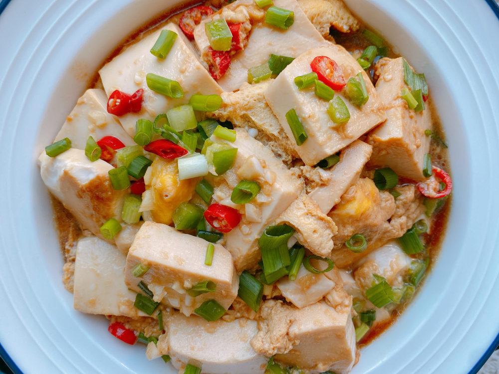 嫩豆腐最好吃的做法,经济实惠,简单2步,鲜香滑嫩拌饭真的绝了_腾讯