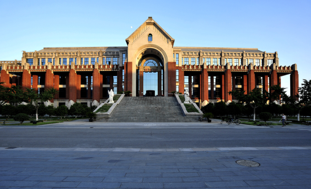 国内这4所政法大学实力不输清华北大考上就是铁饭碗