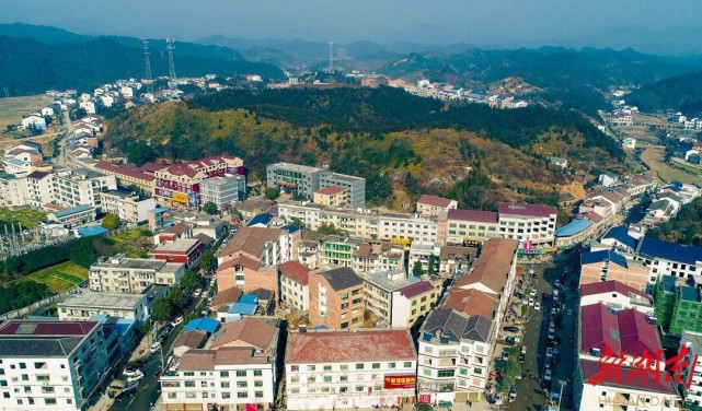 掌声献给鼓掌乡平江县余坪镇实现完美蜕变